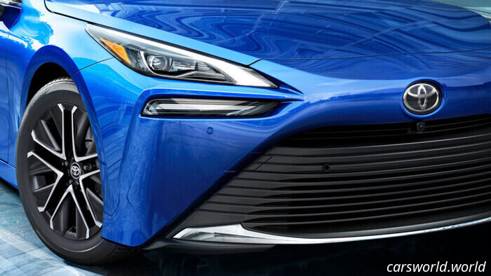 Toyota слегка обновила Mirai и поставила большой знак вопроса над 2026 годом | Carscoops